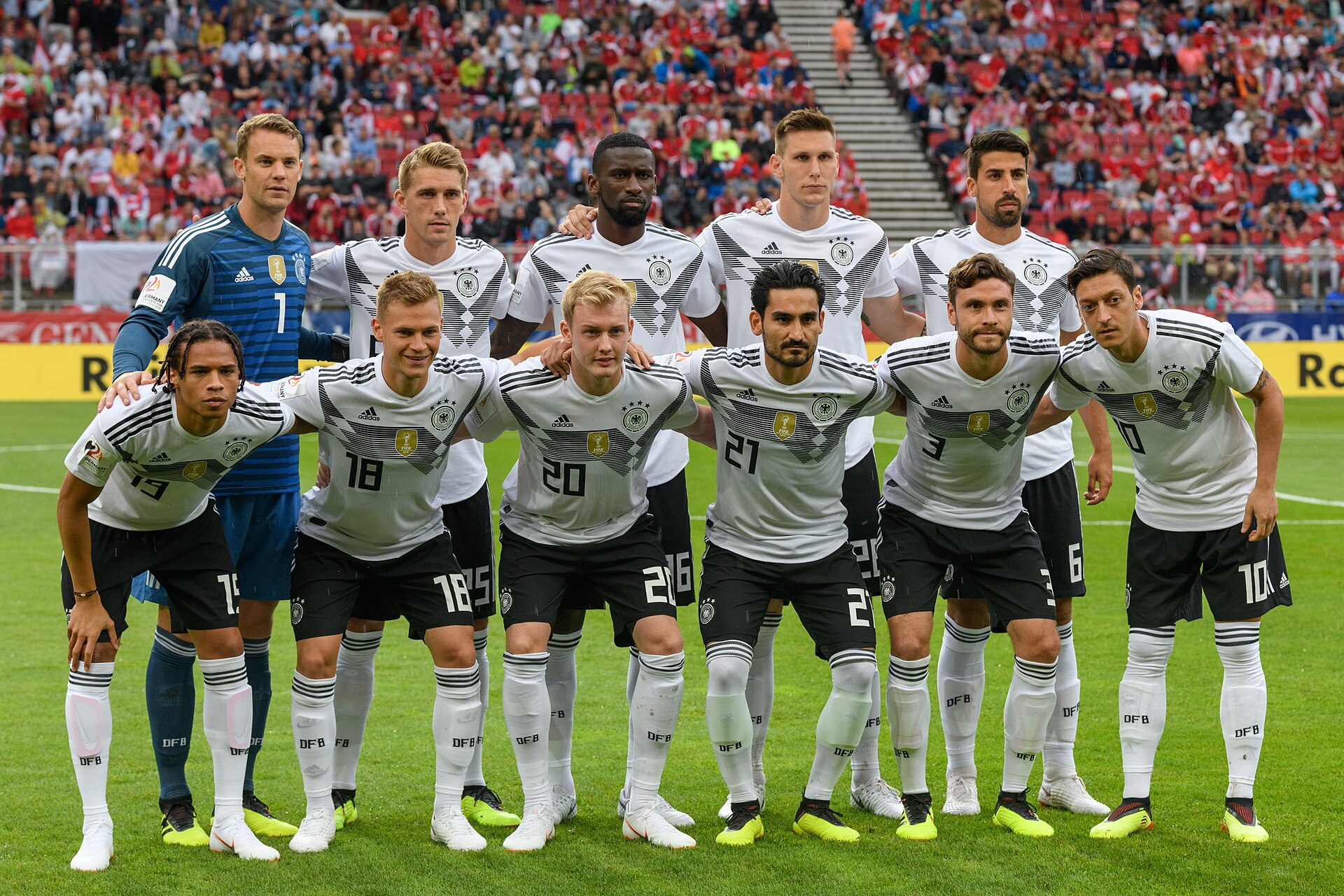 乐赢彩票AP — 体彩场景配图（资料示意） · 影像示意 4